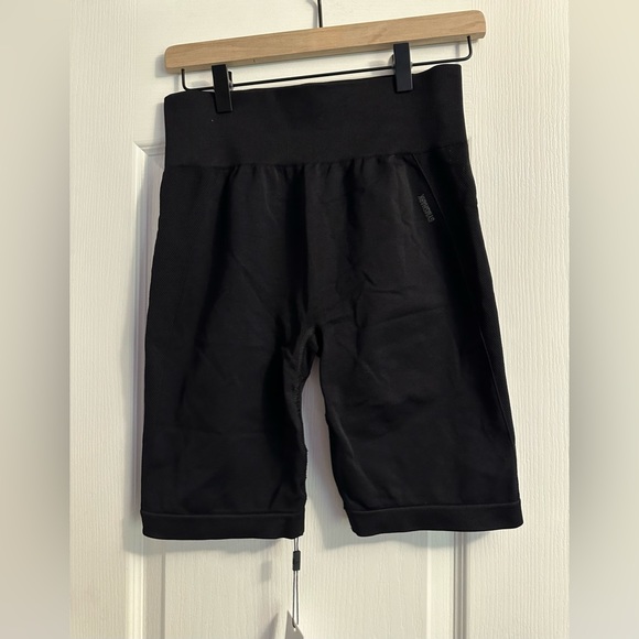 Gymshark flex cycling shorts!! - Picture 2 of 3